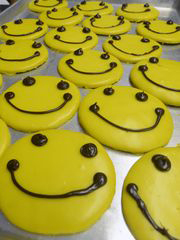 Firma de Galletas Carita feliz en la panadería J's. panadería J's estará celebrando su 70 aniversario. ~ Signature Happy Face Cookies at J's Bakery. J's Bakery will be celebrating their 70th anniversary.(Foto: John Blackie/jblackie@pnj.com)